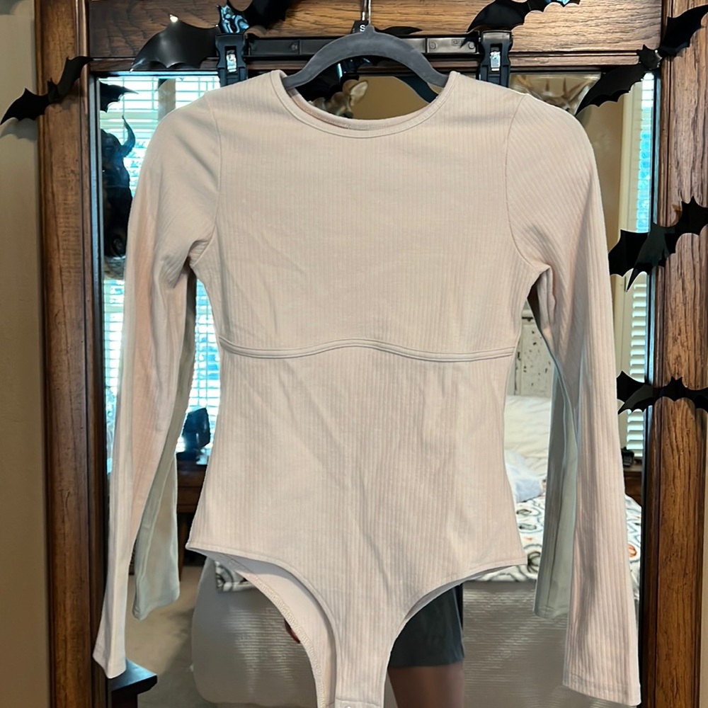 Log Sleeve Body Suit Underbust Detail